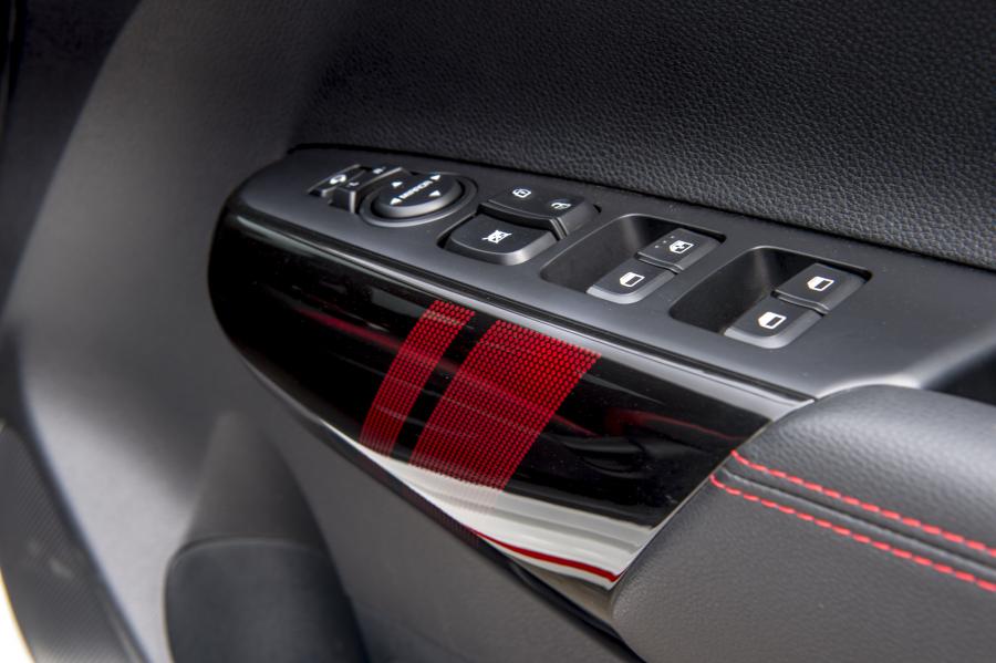 Детали интерьера Kia Picanto GT Line 2017 года  (UK) (фото 82 из 92)